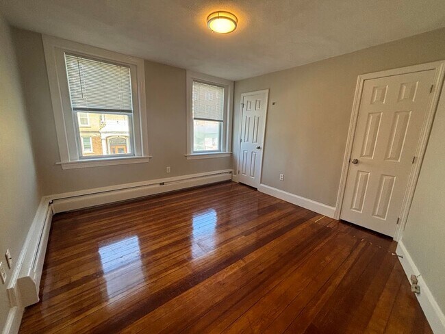 Interior Photo - 256 Washington