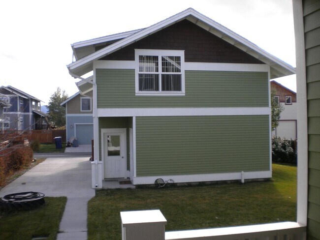 Building Photo - R4492