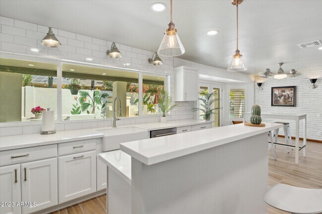 Building Photo - 8638 E Thoroughbred Trail