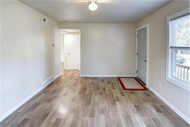 Foto del edificio - 12413 Matherson Ave