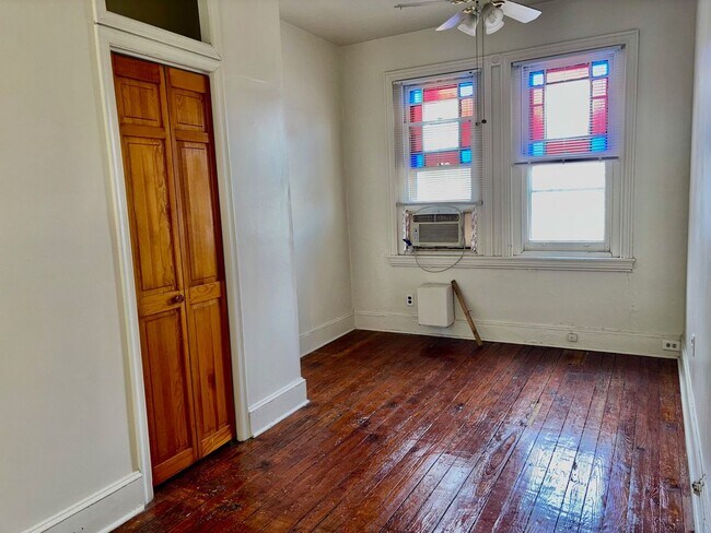 Building Photo - 5 S 43rd St