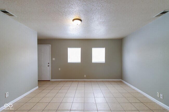 Building Photo - 6213 Commodore Dr