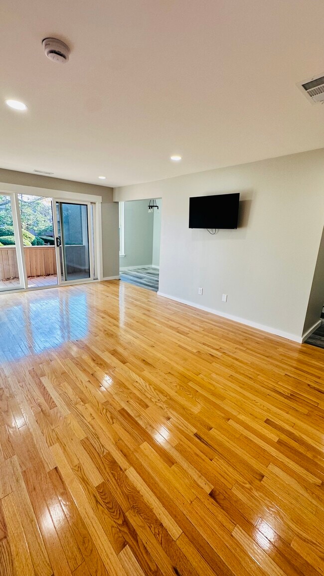 Building Photo - 50 Shrewsbury Green Dr