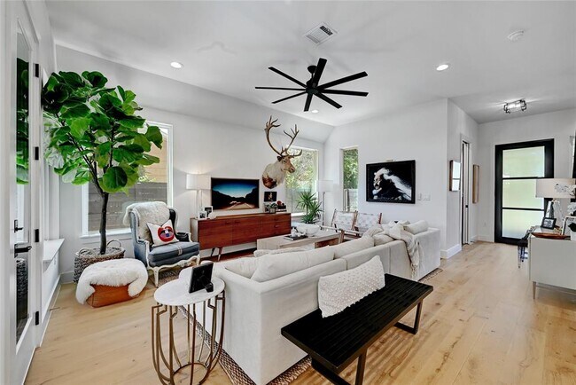 Foto del edificio - 2909 Kuhlman Ave