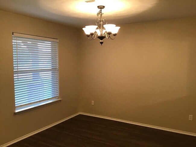 Building Photo - 8722 Sunset Pond Dr