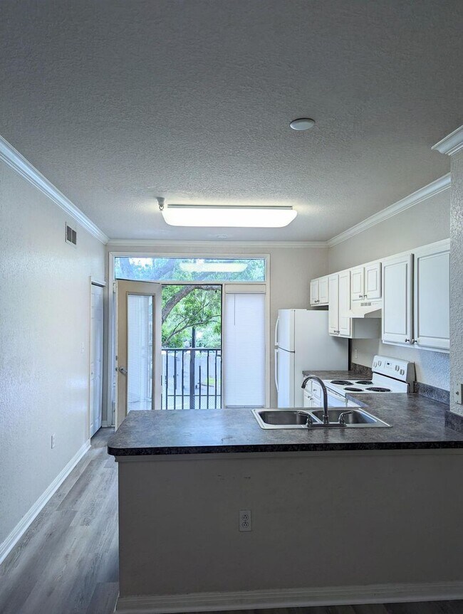 Foto del edificio - 1x1 Open, bright and spacious! 647 square ...