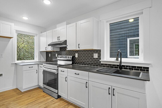 Foto del edificio - Stylish Portsmouth apartment by dining, pa...