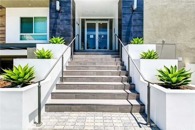 Foto del edificio - 5338 Cartwright Ave