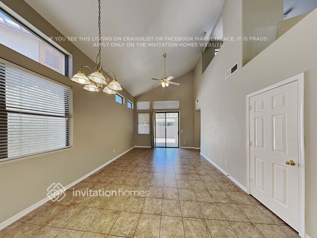 Foto del edificio - 8947 E Capri Ave