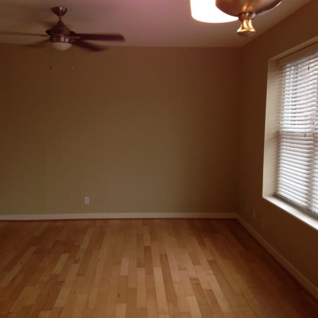Building Photo - 5621 Pershing Ave