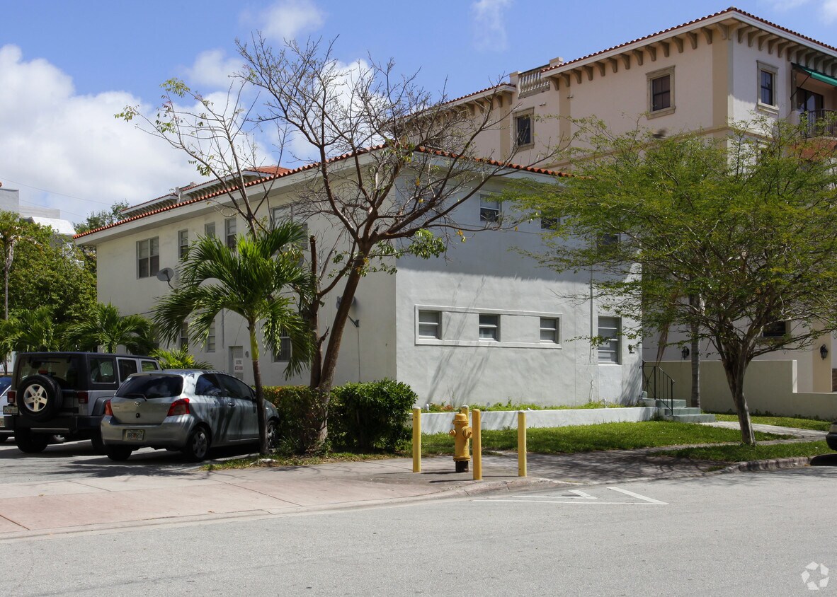 Building Photo - 115 Zamora Ave