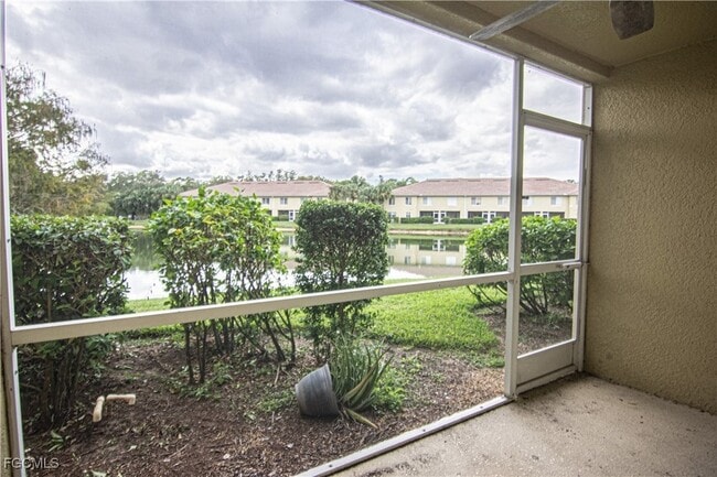 Foto del edificio - 12020 Rain Brook Ave