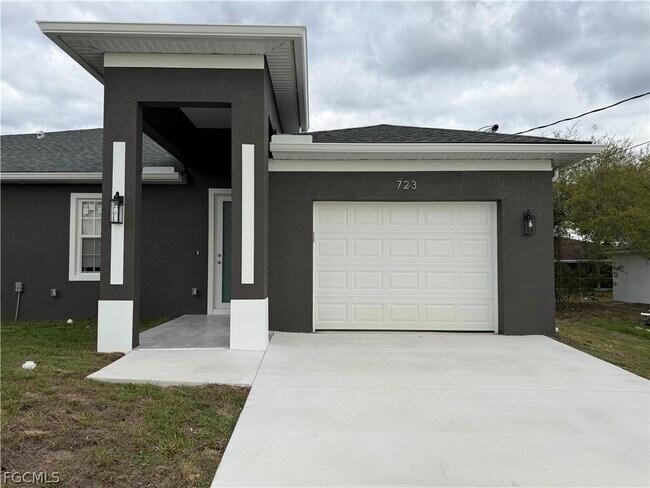 Foto del edificio - 723 Ivan Ave S