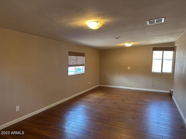 Foto del edificio - 1501 E Palm Ln