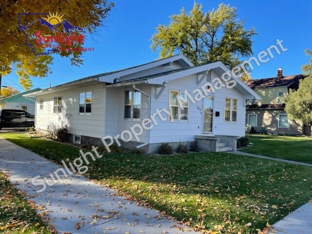Foto del edificio - "Charming 2-Bed, 2-Bath Retreat in Laurel, MT – Your Perfect 1148 Sq Ft Haven on 5th Ave Awaits!"