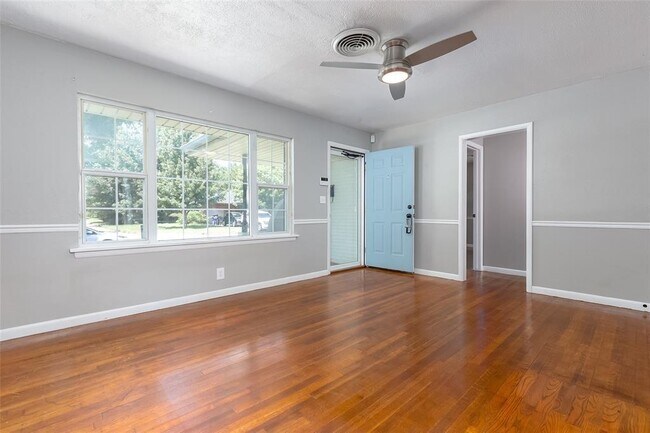 Foto del edificio - 1534 Windsor Way