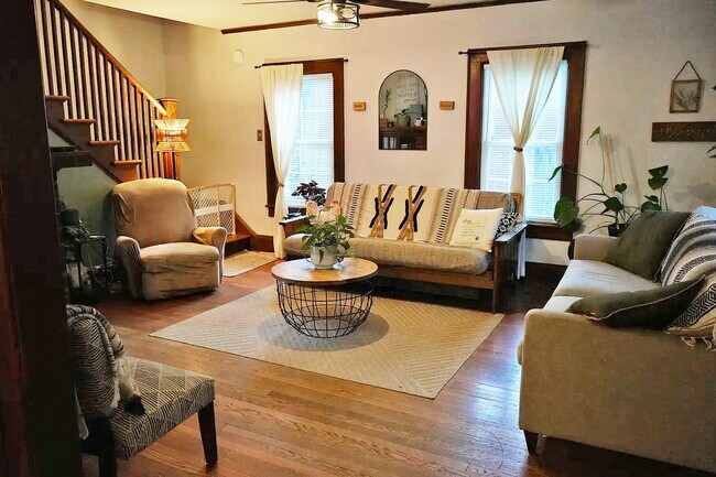 Building Photo - Charming 1950s Home Just Minutes from Downtown Harrisonburg!