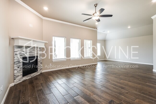 Foto del edificio - 5224 White Gold Ave