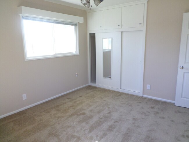 Foto del edificio - Beautiful single family home in desirable neighborhood!