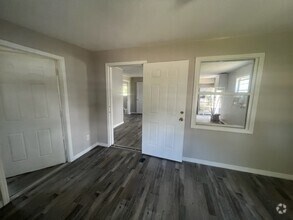 Building Photo - 1418 Woodlawn Ave