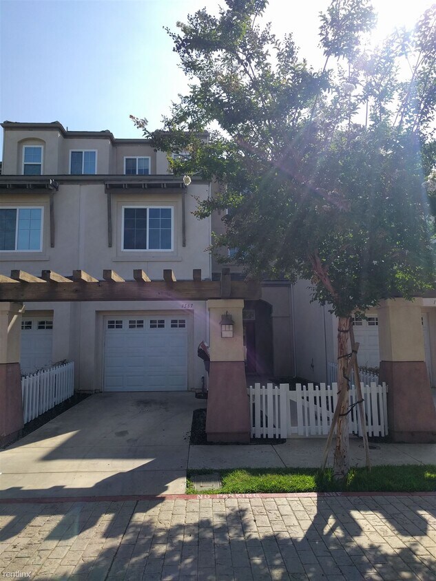 Primary Photo - 3 br, 3 bath Townhome - Escondido Park Row