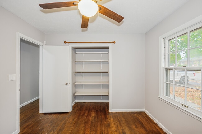 Foto del edificio - 4065 Foxe Basin Rd