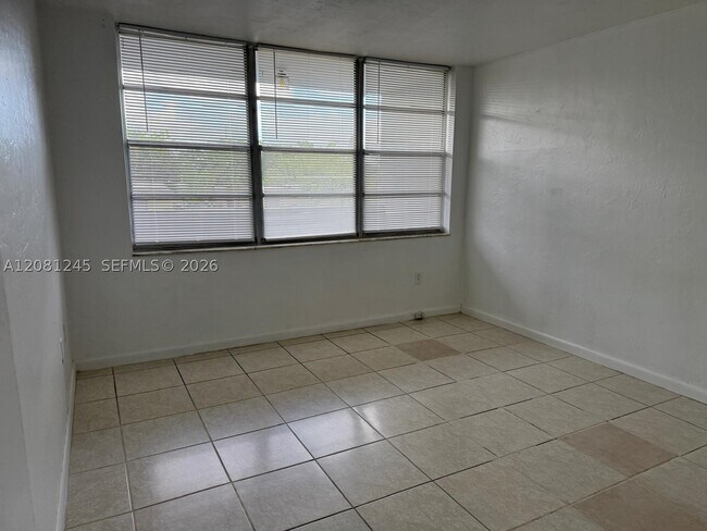 Building Photo - 2175 NE 170th St