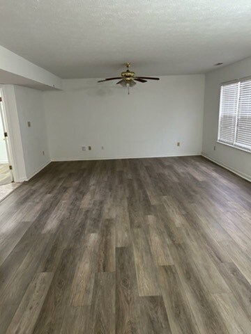 Foto del edificio - 9677 Fireside Ln