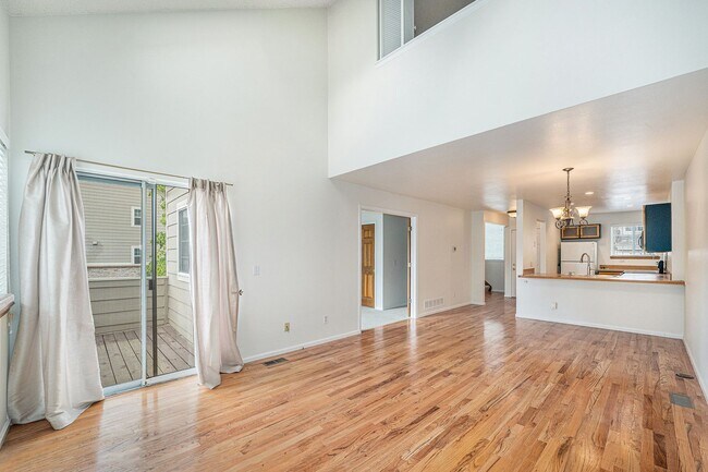 Foto del edificio - Light & Bright End Unit Townhouse