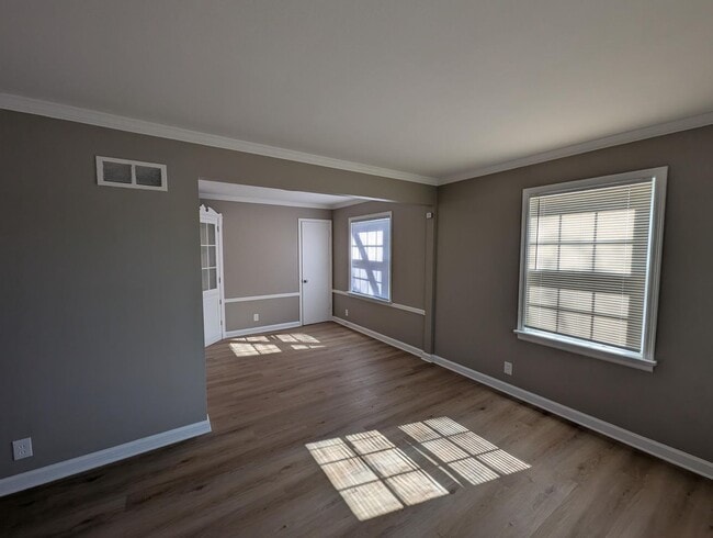 Building Photo - Updated & Upgraded