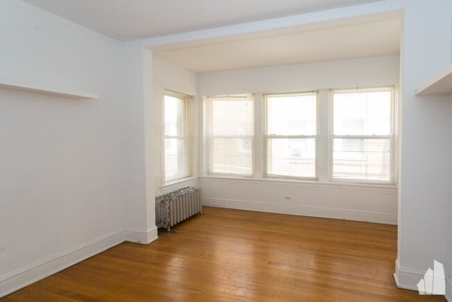 Building Photo - 5061 N Damen Ave