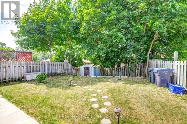 Building Photo - 3482 Ashcroft Crescent