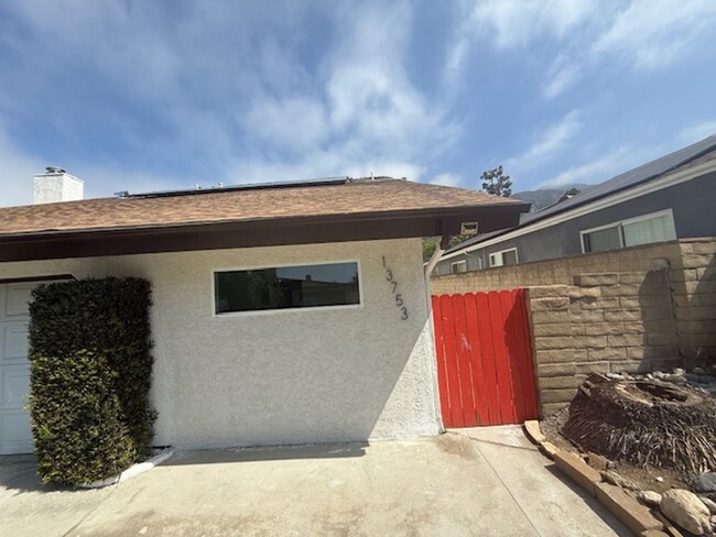 Foto del edificio - ADU 2 Bedroom for Rent in Sylmar!