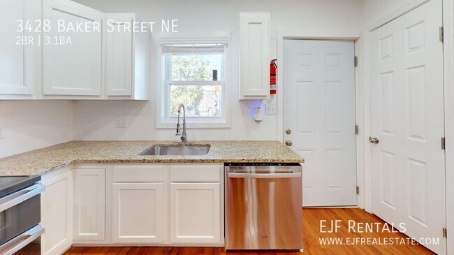 Foto del edificio - 3428 Baker St NE