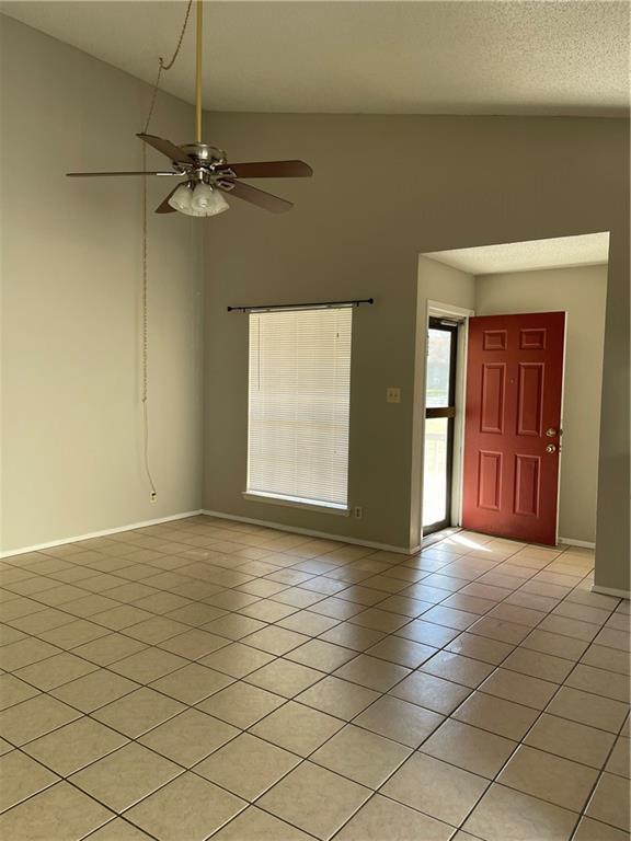 Foto del edificio - 8704 Pineridge Dr