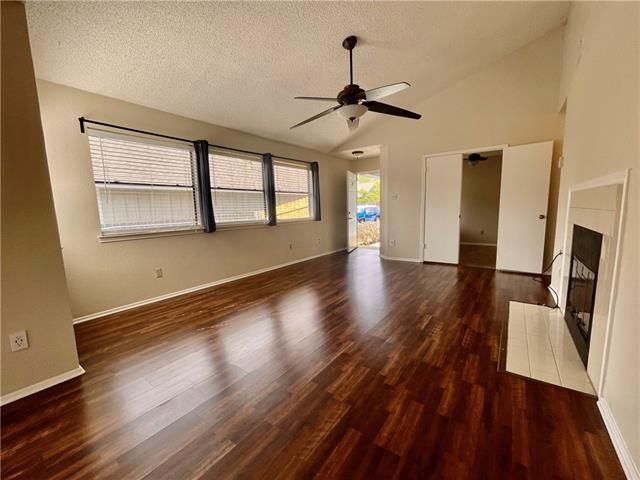 Foto del edificio - 2305 Dowd Ln