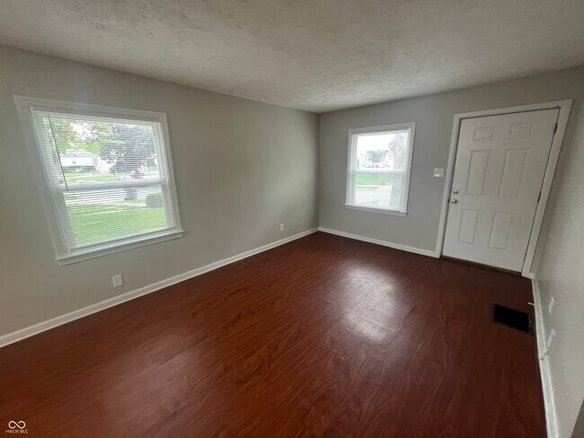 Foto del edificio - 5322 E 19th Pl