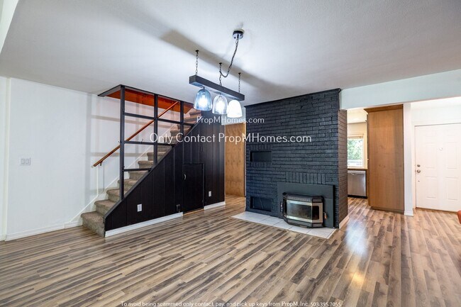 Foto del edificio - Light-Filled, Recently Updated Three Bedroom - Outstanding Outdoor Space!