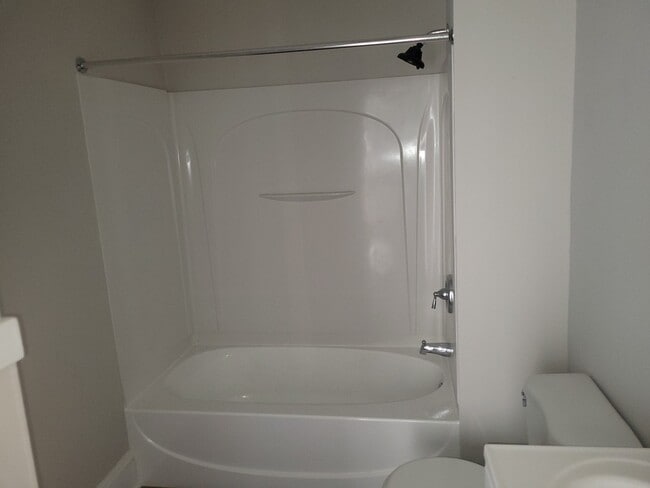 Building Photo - 506 E 140th St