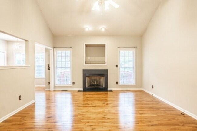 Foto del edificio - 1110 Devonshire Trail