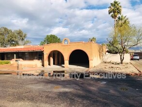 Building Photo - 7742 E Tanque Verde Ln