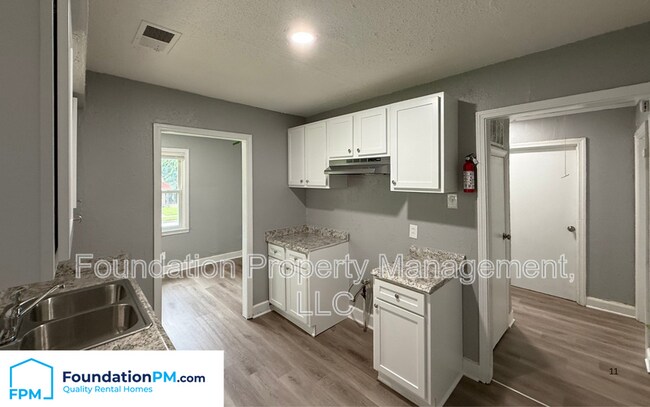 Building Photo - 2100 Worthington Cir