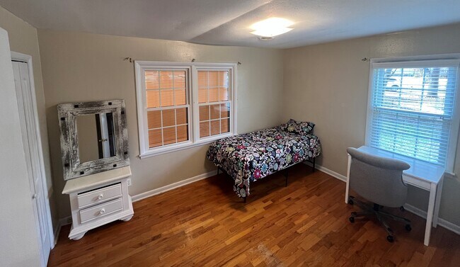 Foto del edificio - 4312 Arlington Rd NW