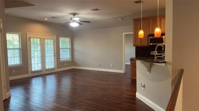 Foto del edificio - 1900 Scofield Ridge Pkwy