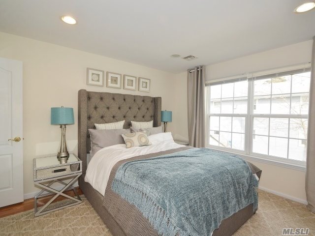 Foto del edificio - 38 Sintsink Dr W