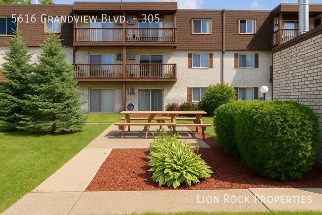 Building Photo - 5616 Grandview Blvd