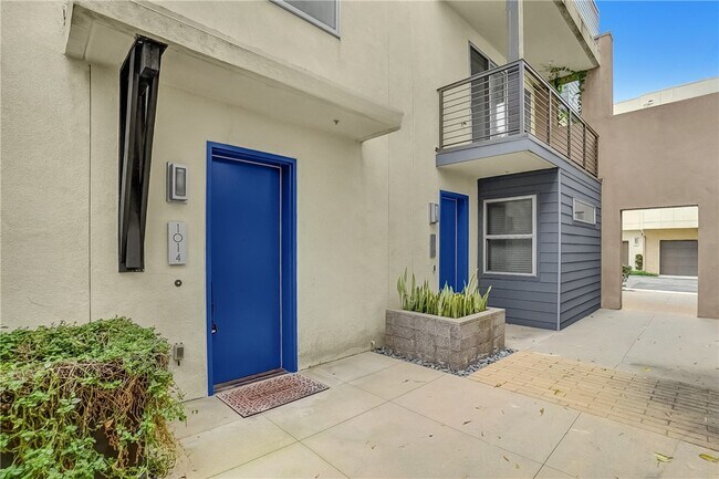 Building Photo - 1014 Sequoia Pl