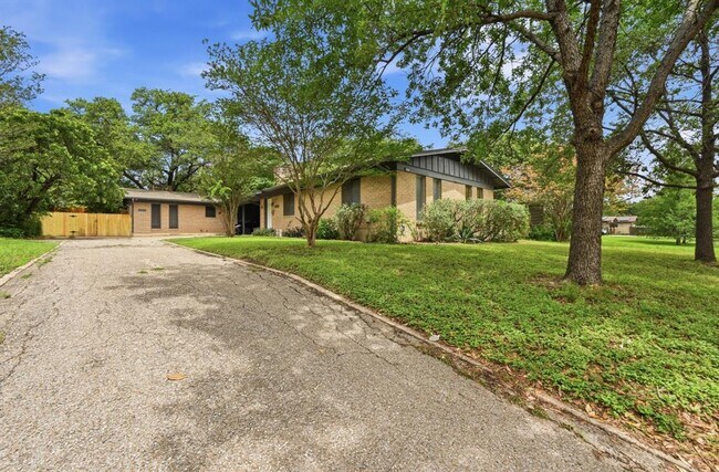 Foto del edificio - 8910 Little Walnut Pkwy