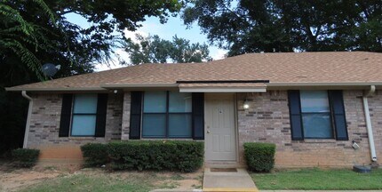 Building Photo - 203 Memory Ln