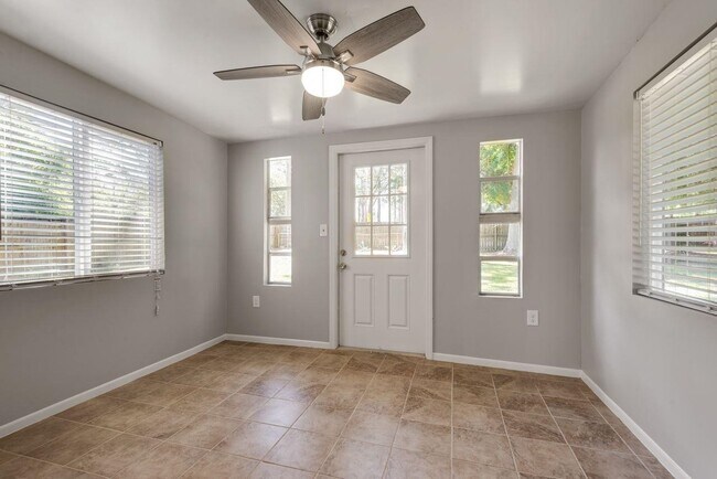 Foto del edificio - 4320 Carnwath Rd